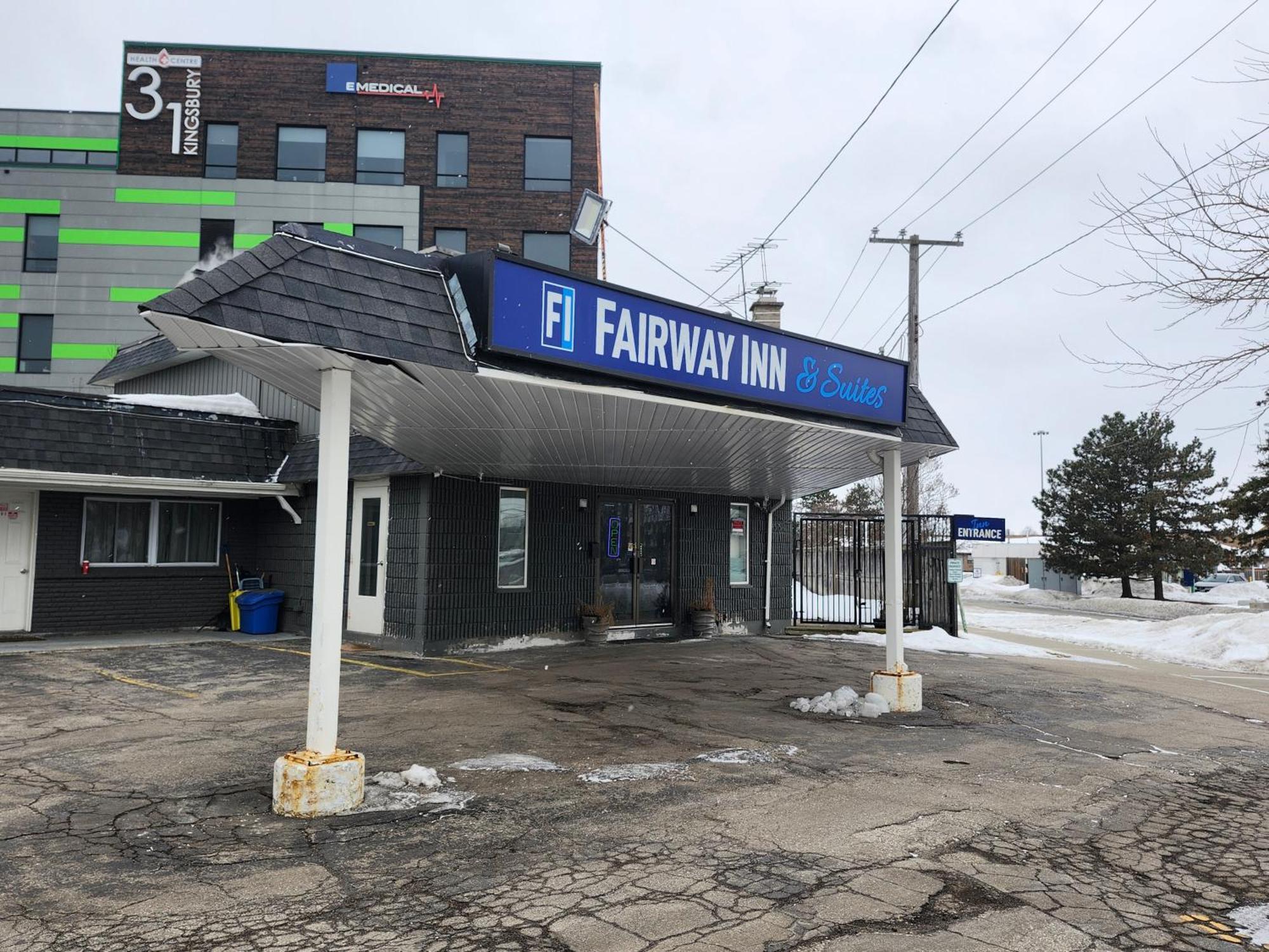 Fairway Inn & Suites Kitchener Exterior foto